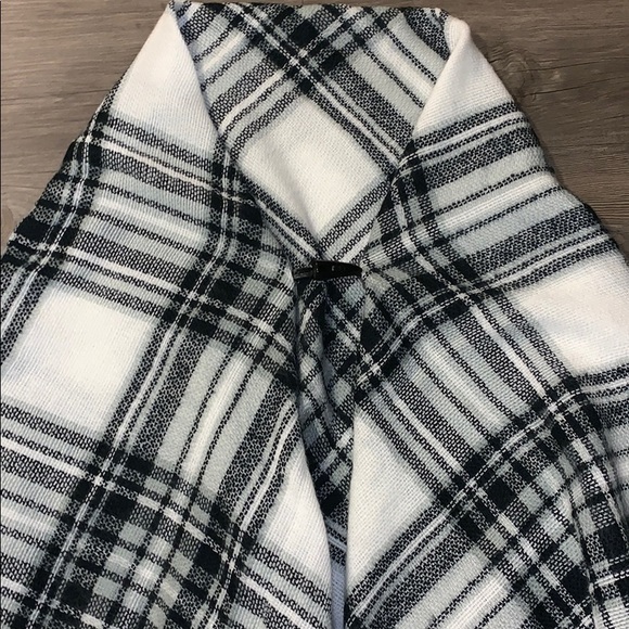 Blanket scarf-NWOT - Picture 2 of 3